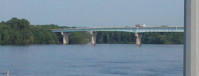 Mississippi River MN/WI Border is one of สถานที่ที่ Rick E ถูกใจ.