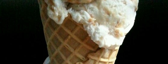 Whitey's Ice Cream is one of Lugares favoritos de Kat.