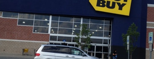Best Buy is one of Locais curtidos por Arn.