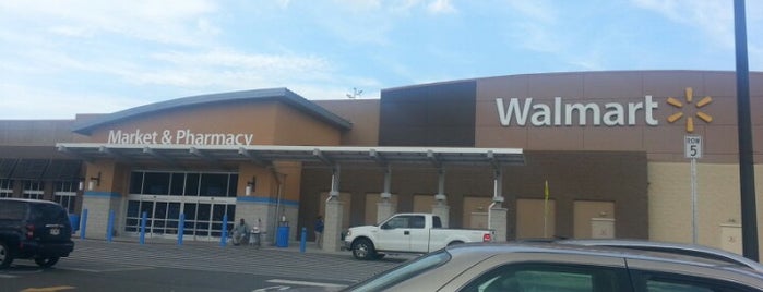 Walmart Supercenter is one of Lieux qui ont plu à Jim.
