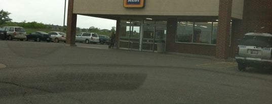 ALDI is one of Suzanne Eさんのお気に入りスポット.