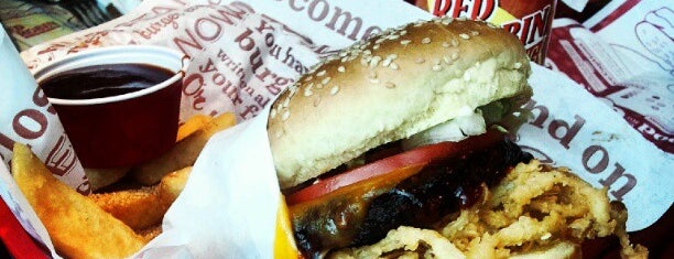 Red Robin Gourmet Burgers and Brews is one of Locais curtidos por Janice.