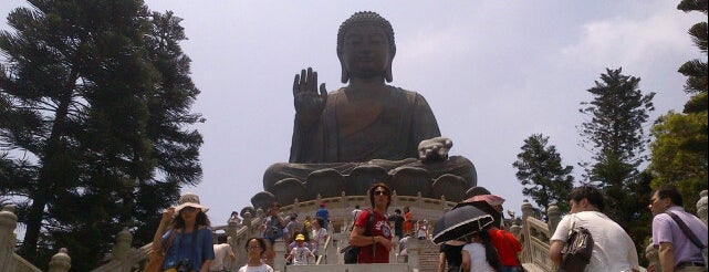 Tian Tan Buddha (Giant Buddha) is one of Yeh's Hong Kong.