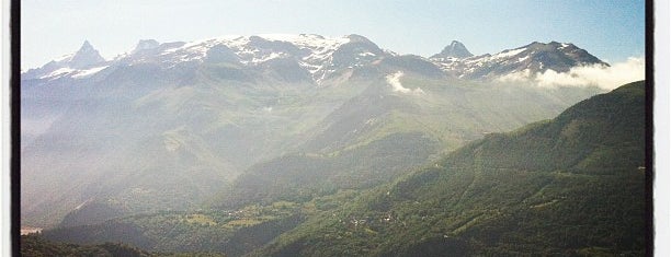 Auris En Oisans is one of Les 200 principales stations de Ski françaises.