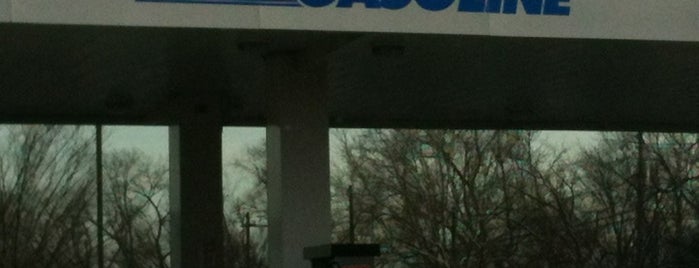 Costco Gasoline is one of Lieux qui ont plu à Lizzie.