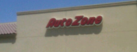 AutoZone is one of Lieux qui ont plu à Ryan.