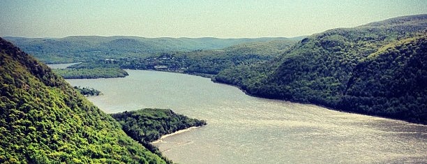 Breakneck Ridge is one of Lower NY Hikes.