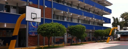 Colegio Villa Rica is one of Tempat yang Disukai José.