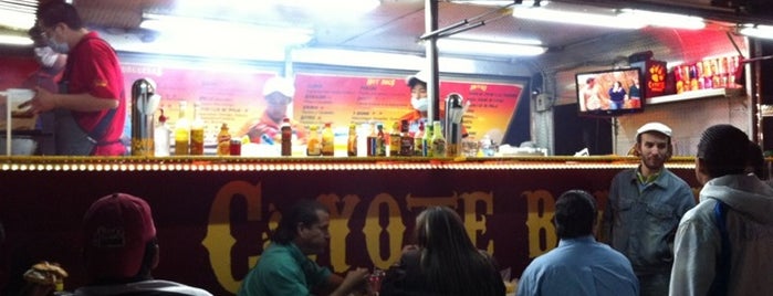 Coyote Burger is one of สถานที่ที่บันทึกไว้ของ Marisol.