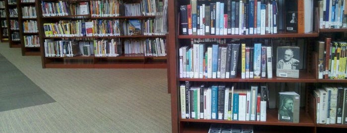 Hampden Branch Library is one of Posti che sono piaciuti a Jim.