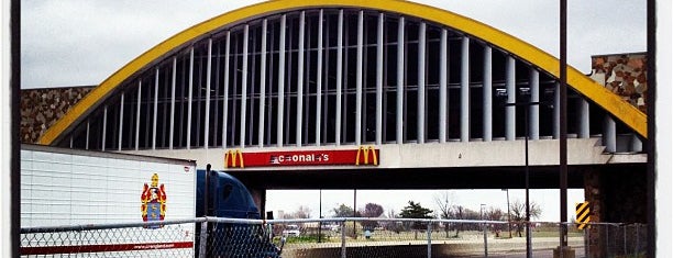 McDonald's is one of Joe : понравившиеся места.