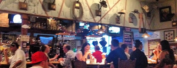 Riata Diner & Tavern is one of Locais curtidos por Brooks.