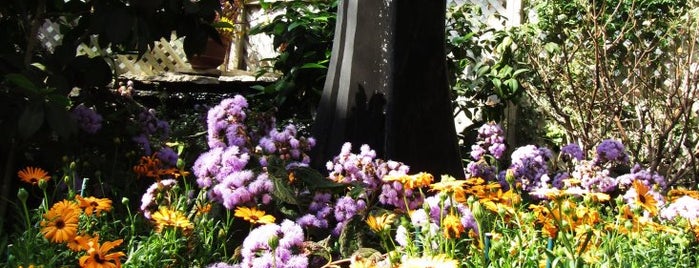 Lincoln Park Conservatory is one of Conservatories.