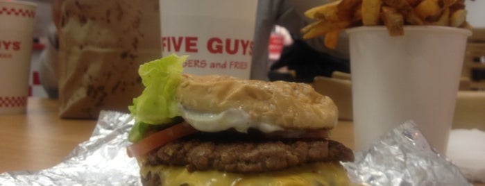 Five Guys is one of Armando’s Liked Places.
