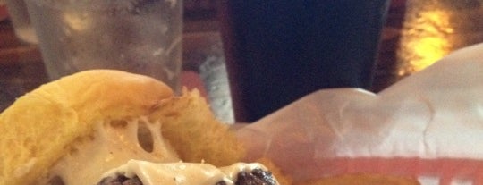 Hilo Burger Joint is one of Posti che sono piaciuti a Robin.