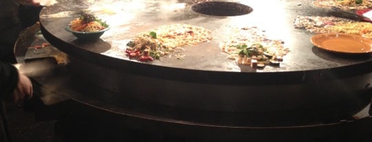 HuHot Mongolian Grill is one of Lugares favoritos de Chai.