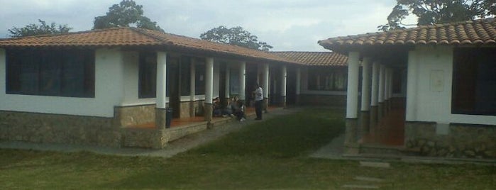 Colegio Anglo Colombiano is one of COLEGIOS.