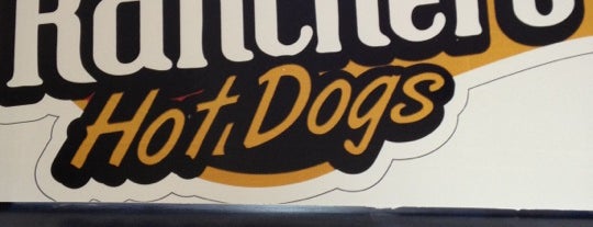 Ranchero Hot Dogs is one of Buen combo de sitio!!!.