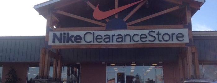 Nike Clearance Store is one of สถานที่ที่ Jerome ถูกใจ.