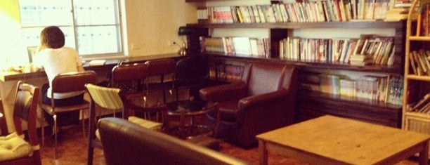 Homey's Café is one of Chill Taipei cafés w/ Wi-Fi.