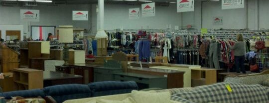 Impact Thrift Store is one of Lugares favoritos de Thomas.