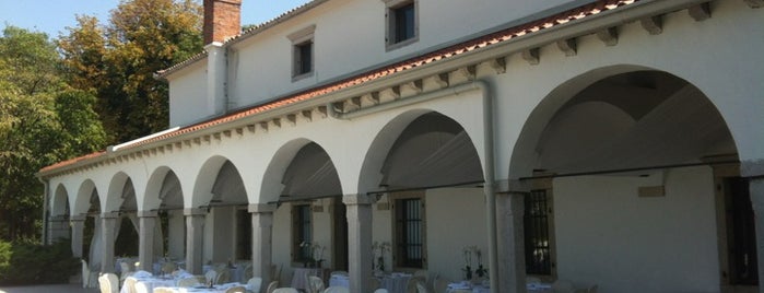 Dvorec Zemono is one of Lugares favoritos de David.