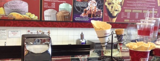 Cold Stone Creamery is one of Locais curtidos por Jennifer.