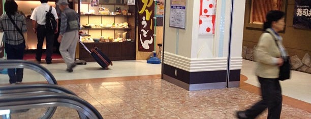豊橋駅ビル カルミア is one of Hideoさんのお気に入りスポット.