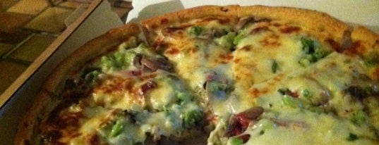 Trio's Pizza is one of Lieux qui ont plu à Mayalin.