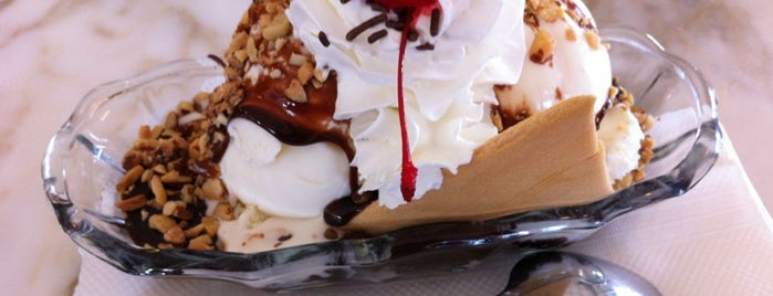 Hans' Ice Cream is one of สถานที่ที่ Delores ถูกใจ.