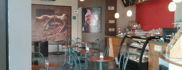 Café Emir is one of Tempat yang Disukai Alaíde.