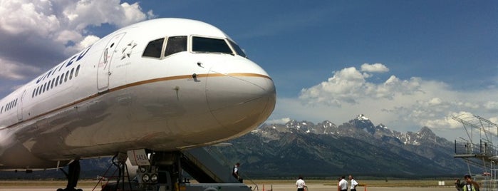 Jackson Hole Airport (JAC) is one of West Trip 2014.
