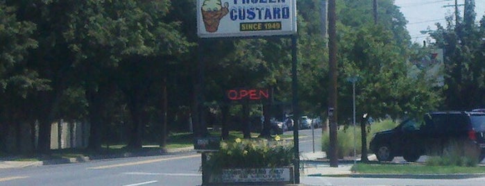 Massey's Frozen Custard is one of สถานที่ที่ Whitni ถูกใจ.