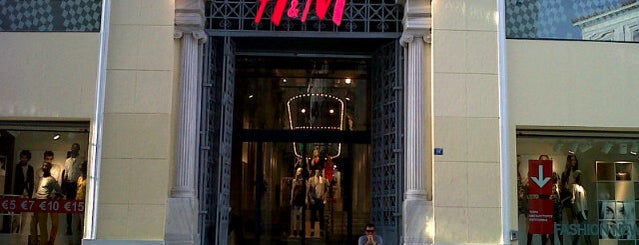 H&M is one of Tempat yang Disukai Stavria.