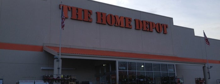 The Home Depot is one of สถานที่ที่ Heather ถูกใจ.