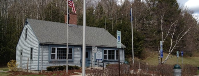 Sutton Rest Area is one of Lieux qui ont plu à Mark.