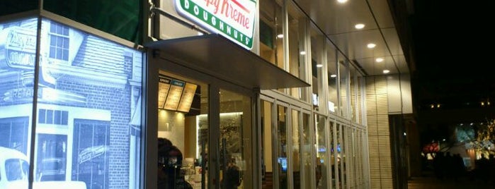 クリスピー・クリーム・ドーナツ たまプラーザ テラス店 is one of สถานที่ที่ 🍩 ถูกใจ.