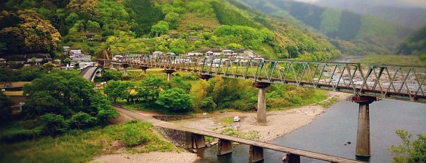 第一三島沈下橋／JR予土線 第4四万十川橋梁 is one of 四万十、土佐の沈下橋　Category:Bridge.