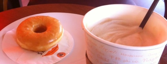 J.Co Donuts & Coffee is one of Lugares favoritos de Rika.