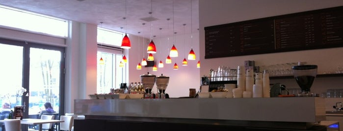 Doppio Espresso is one of Tempat yang Disukai Jelmer.