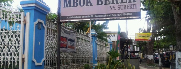 Mbok Berek "Bebek Goreng" (Abdul Rahman Saleh) is one of Semarang Kuliner.