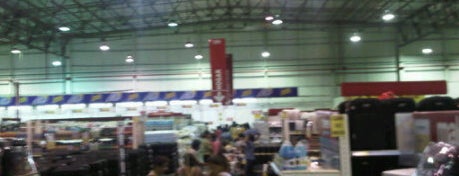 Makro is one of Centros Comerciales, Malls.