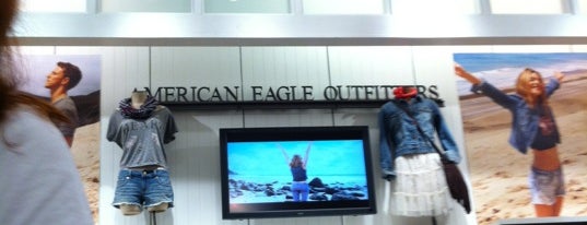 American Eagle Store is one of Orte, die Anthony gefallen.