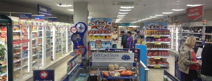 Tesco Express is one of Dennisさんのお気に入りスポット.