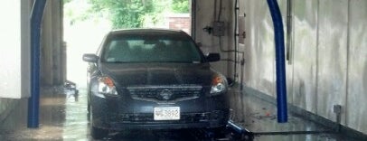 Williamsburg Car Wash is one of Posti che sono piaciuti a Caroline.