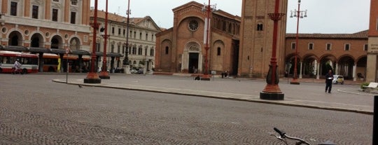 Piazza Saffi is one of Lieux qui ont plu à @WineAlchemy1.