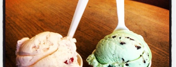 Buck's Ice Cream & Espresso Bar is one of Markさんのお気に入りスポット.