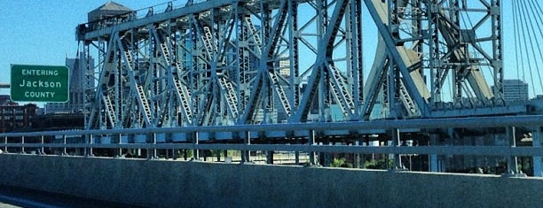 Heart of America Bridge is one of Benjamin 님이 좋아한 장소.