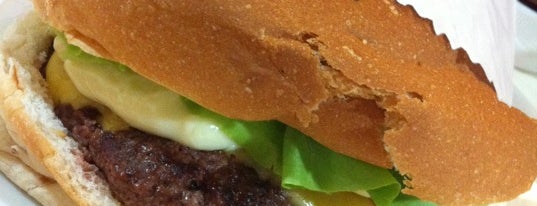 Making Burgers is one of Fabioさんの保存済みスポット.