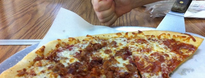 Miami's Pizza Kitchen is one of Posti che sono piaciuti a Erin.
